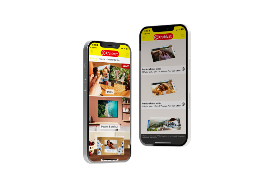 Twee smartphones tonen de Kruidvat app met foto prints, posters en bedankkaarten als persoonlijke herinneringen om te delen