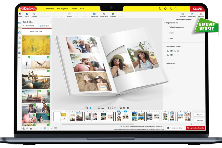 Laptopscherm toont software om een fotoboek te maken met vakantiefoto's van een lachend stel op het strand