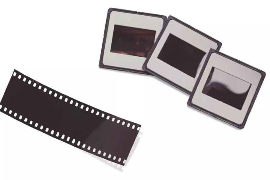 Drie diavoorstellingen en een negatief filmmateriaal die herinneringen aan bijzondere momenten vasthouden