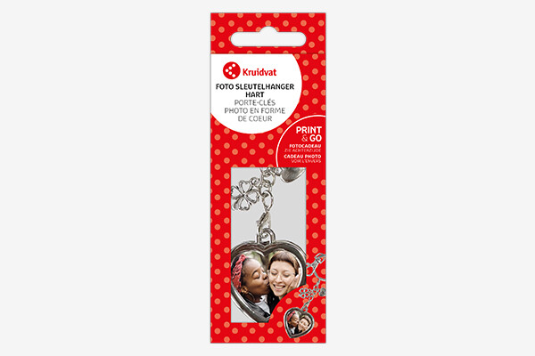 hartenfoto sleutelhanger met een afbeelding van twee lachende mensen die samen een liefdevol moment delen